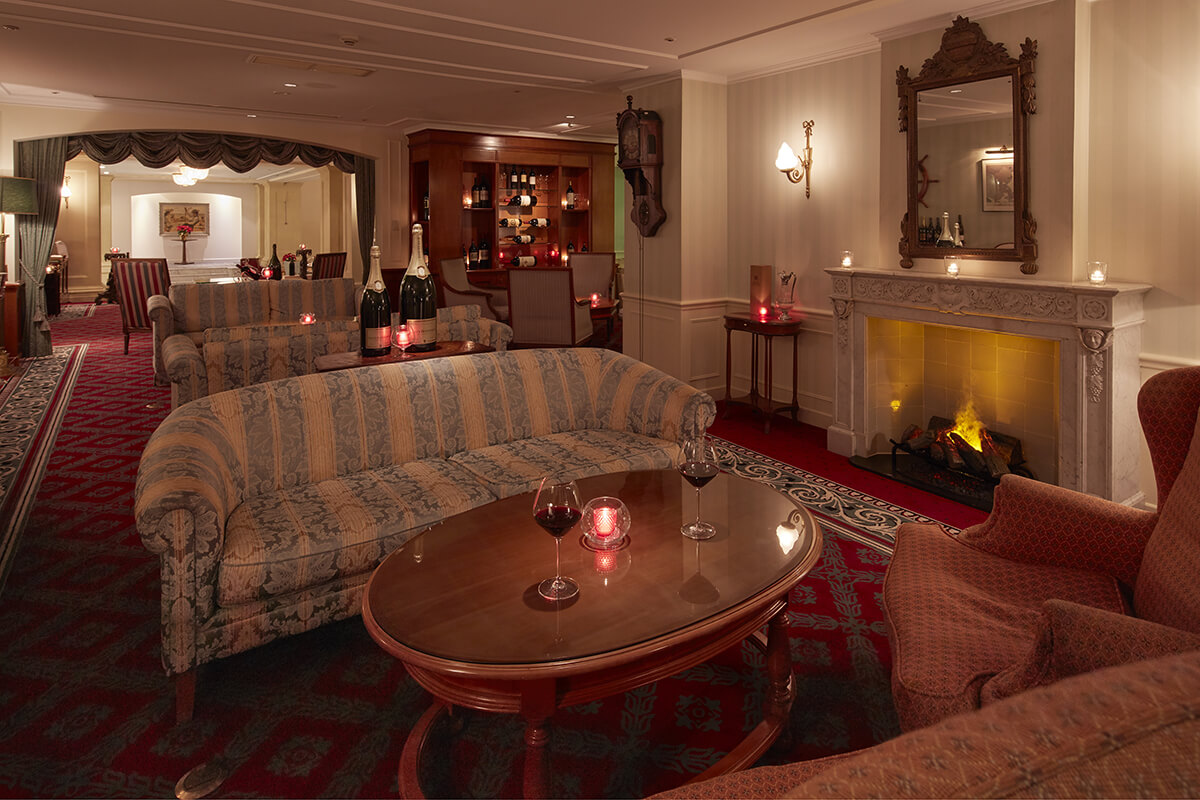 バー（オークラウンジ）